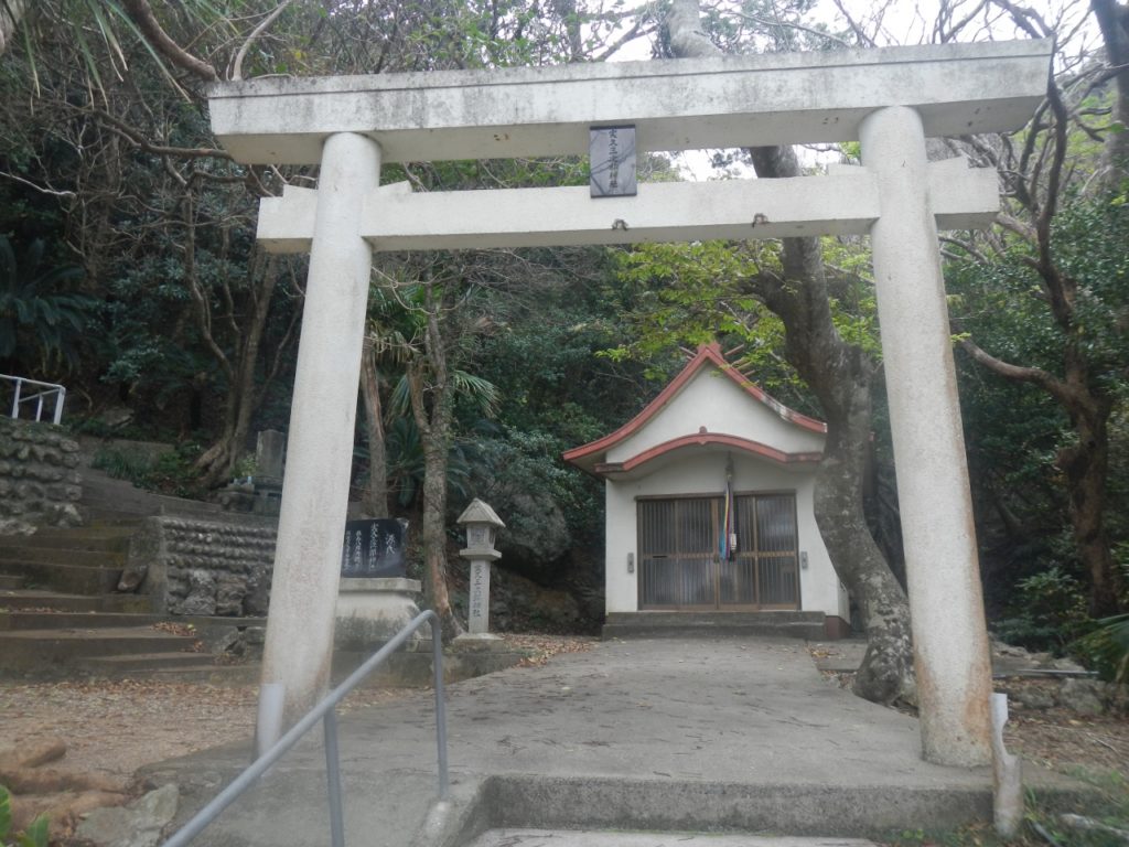 実久三次郎神社-奄美大島-