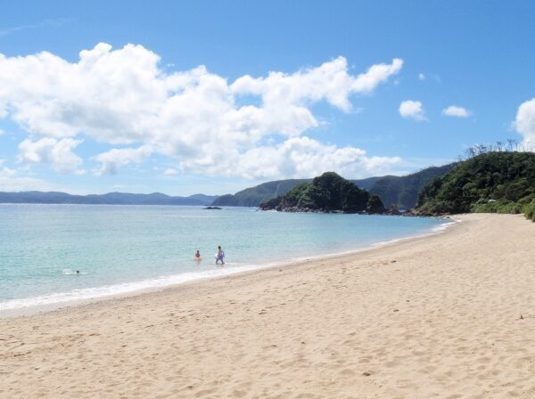 奄美大島の人気ビーチ10選！奄美の美しい海を満喫できる人気のアクティビティもご紹介