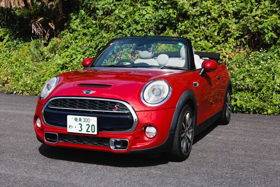 【奄美大島・レンタカー】miniコンバーチブル ・ブレイジングレッド◆1500ccクラス《最大4名乗り・右ハンドル》カーナビ標準装備・送迎付き（No.r7）