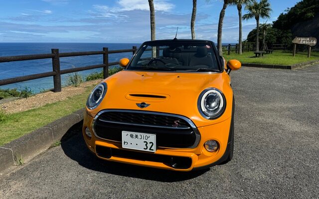 【奄美大島・レンタカー】miniコンバーチブル ・ボルカニックオレンジ◆1500ccクラス《最大4名乗り・右ハンドル》カーナビ標準装備・送迎付き（No.r9）