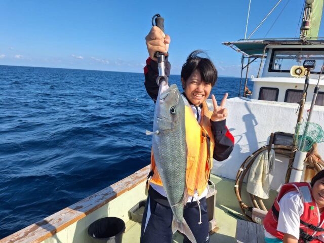 【奄美大島/半日】空港から10分！到着日や最終日にも参加OK☆初心者から楽しめる船釣り体験ツアー【居酒屋紹介可能】