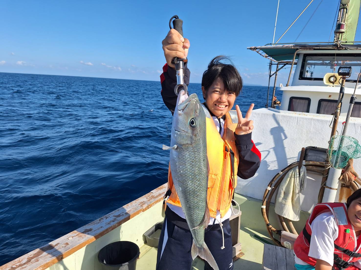 【奄美大島/半日】空港から10分！到着日や最終日にも参加OK☆初心者から楽しめる船釣り体験ツアー【居酒屋紹介可能】（No.127）