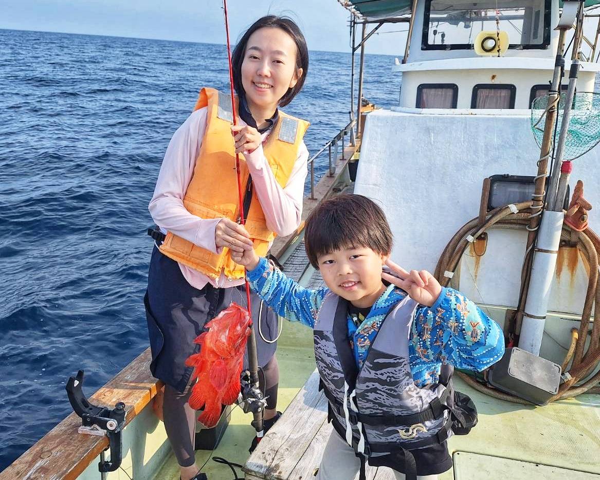 【奄美大島/半日】空港から10分！到着日や最終日にも参加OK☆初心者から楽しめる船釣り体験ツアー【居酒屋紹介可能】（No.127）