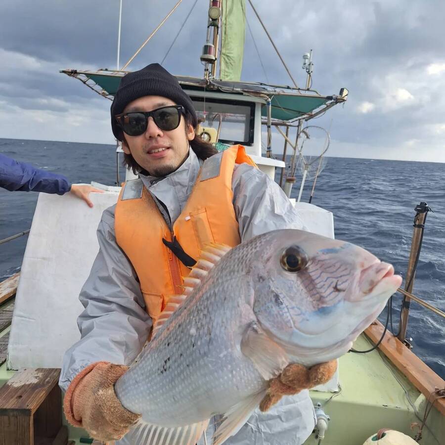 【奄美大島/半日】空港から10分！到着日や最終日にも参加OK☆初心者から楽しめる船釣り体験ツアー【居酒屋紹介可能】（No.127）