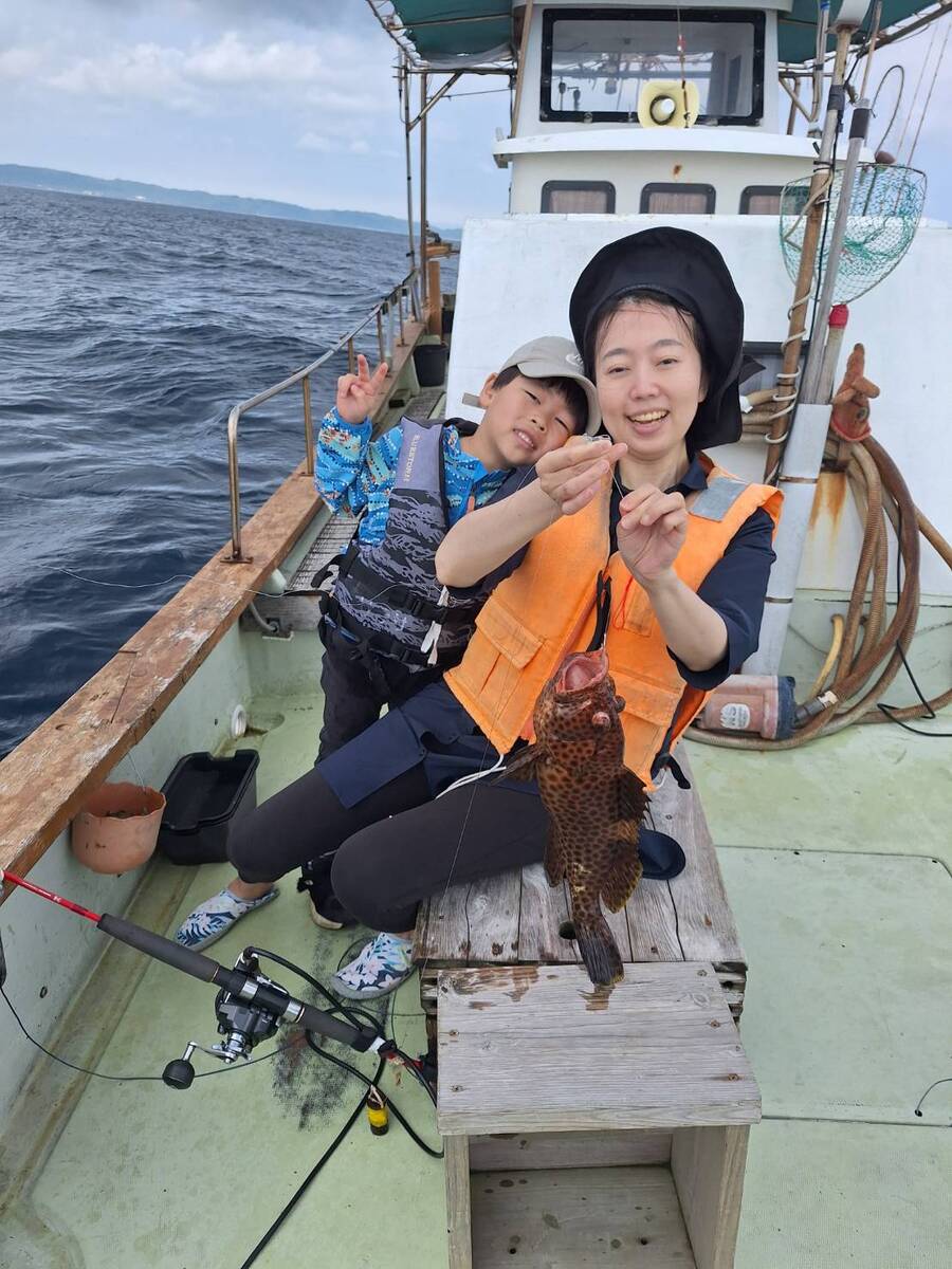 【奄美大島/半日】空港から10分！到着日や最終日にも参加OK☆初心者から楽しめる船釣り体験ツアー【居酒屋紹介可能】（No.127）