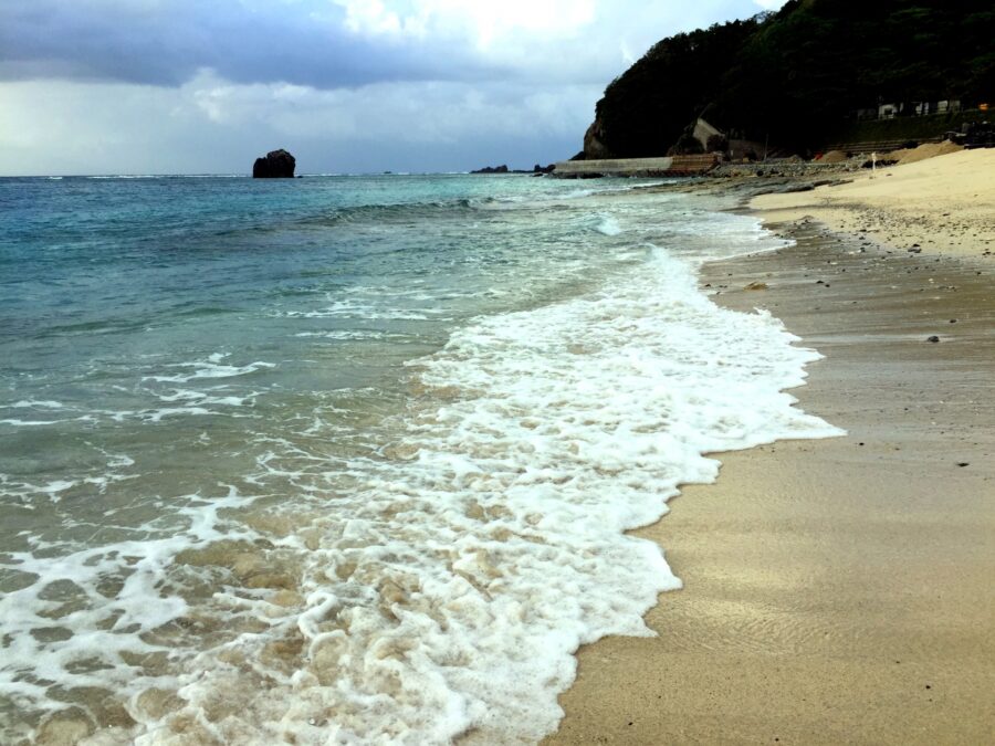 奄美ツアーズ　海岸の荒波