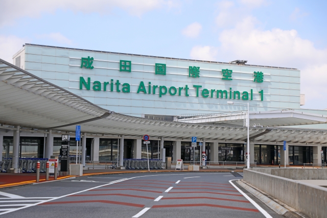 奄美ツアーズ　早朝の成田国際空港