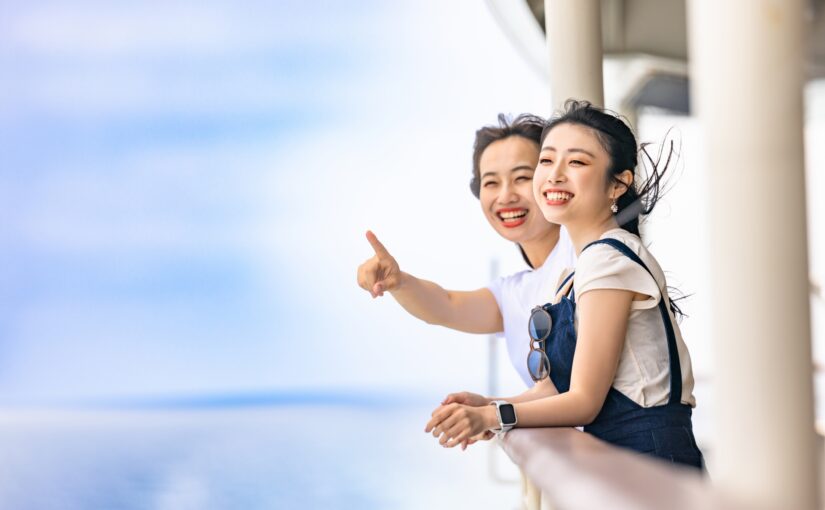 奄美　沖縄　フェリー　人