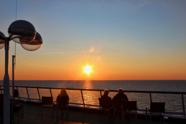 奄美 フェリーから見える夕日