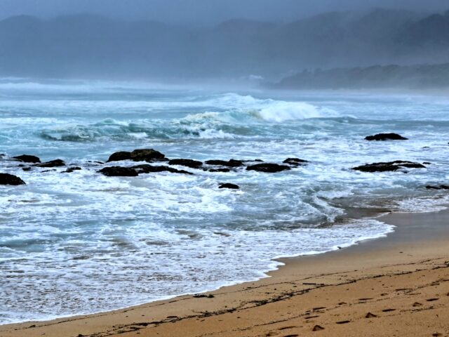 奄美 台風前の荒れた海