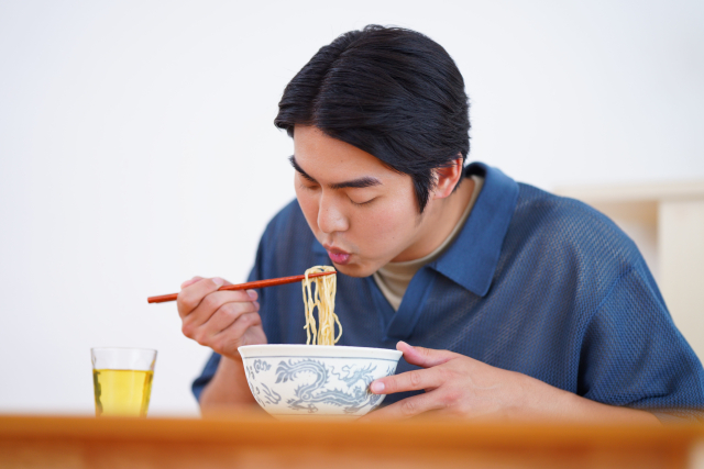 ラーメン　食べる人