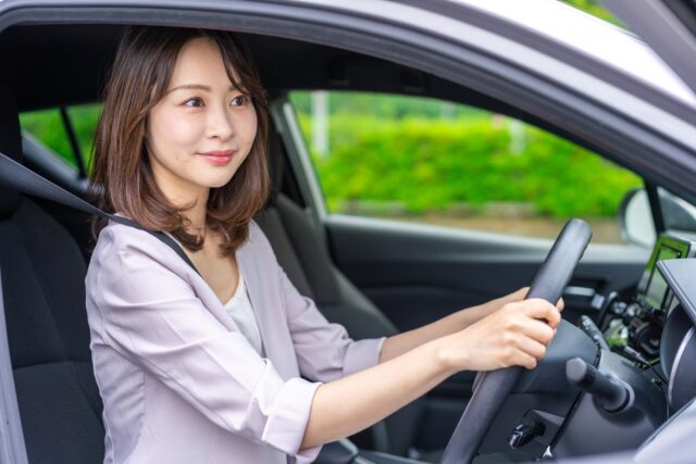 運転　駐車　女性