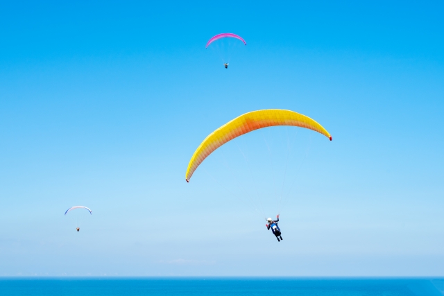 パラグライダー　安全　海