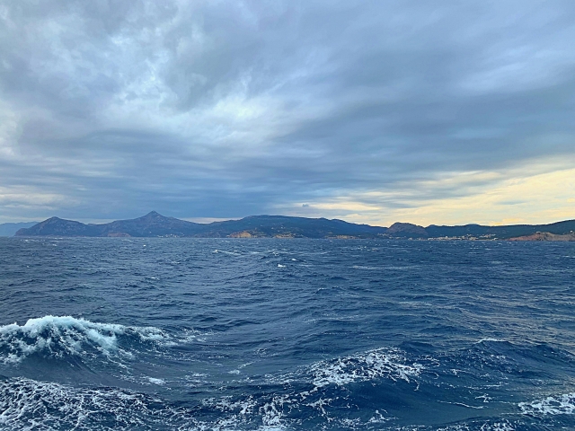 船　天候　荒れる